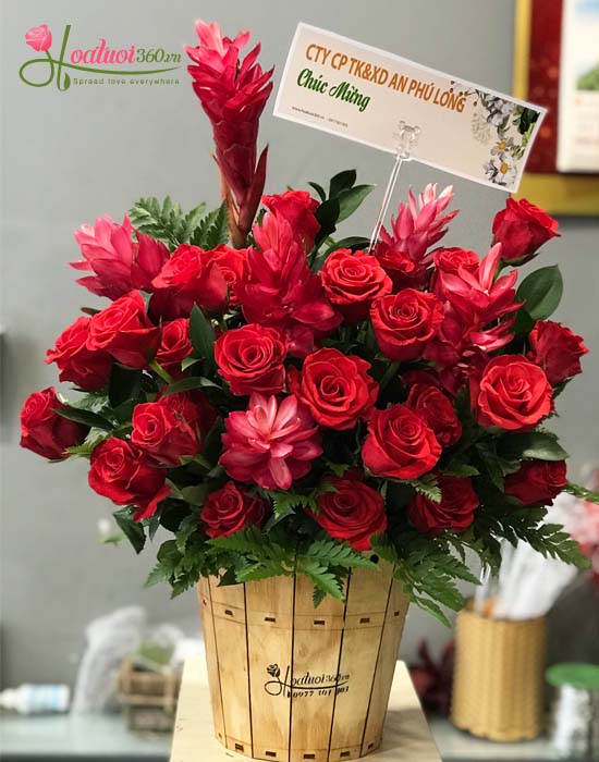 Hoa hộp gỗ đẹp - Cửa hàng hoa tươi quận 2